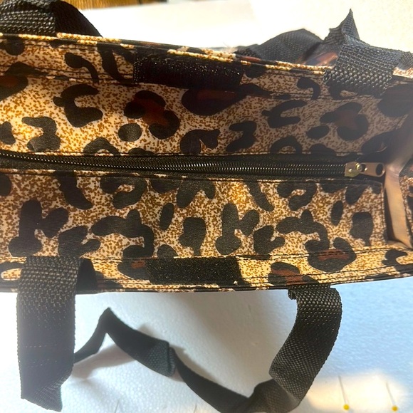Chic Leopard Print Tote Zipper Closures with Change Purse - Picture 5 of 5